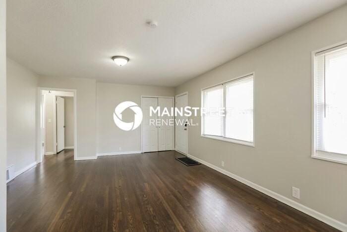 1435 E 66th Ter - Photo 4 of 17