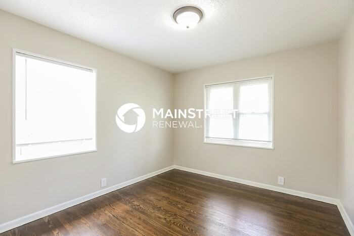 1435 E 66th Ter - Photo 5 of 17