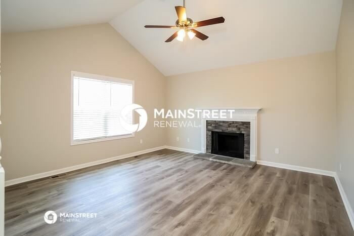 83 Greatwood Dr - Photo 4 of 17