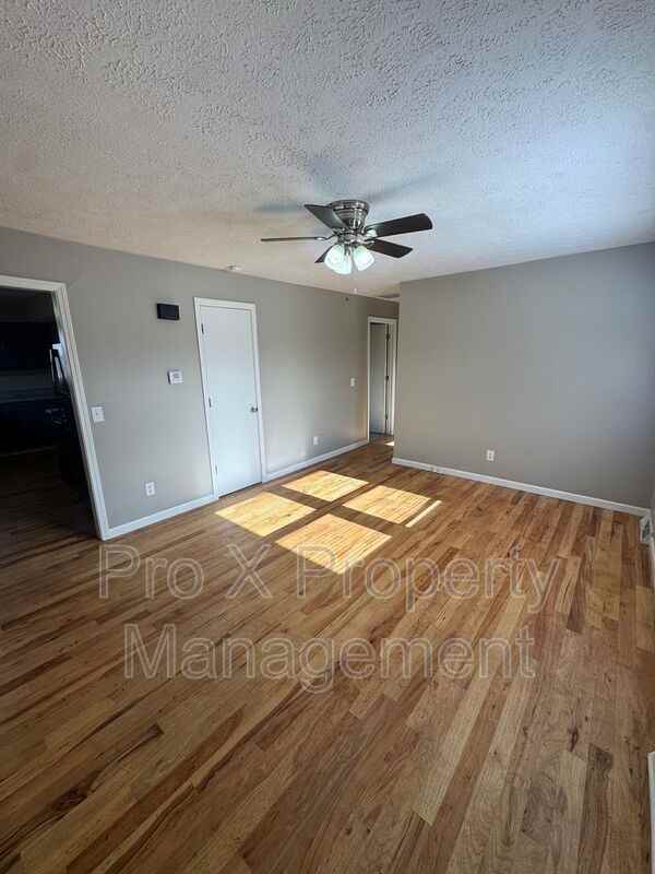 731 W Greenwood St - Photo 3 of 18