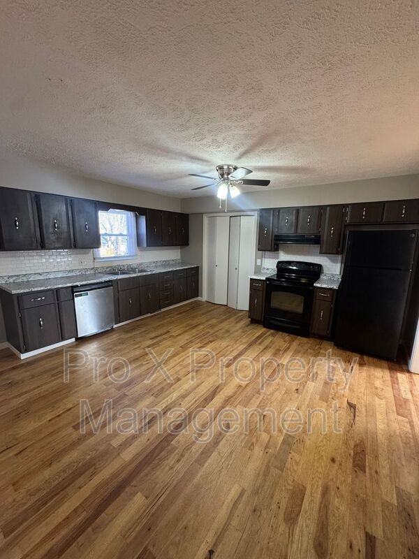 731 W Greenwood St - Photo 5 of 18