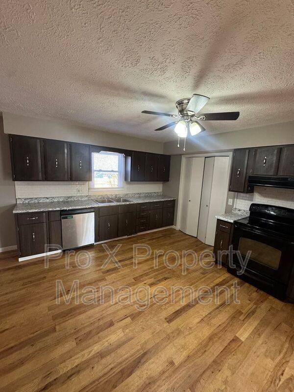 731 W Greenwood St - Photo 6 of 18