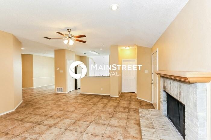 2720 Clovermeadow Dr - Photo 4 of 14