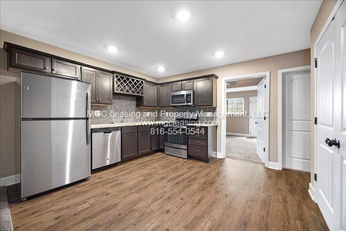 134 Barberry Ln - Photo 3 of 20