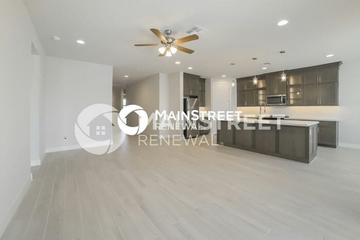 6907 W Allen St - Photo 3 of 17