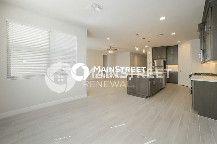 6907 W Allen St - Photo 4 of 17