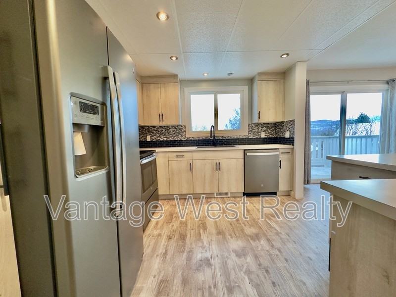 3717 3717 - Photo 2 of 22