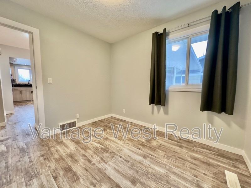 3717 3717 - Photo 7 of 22