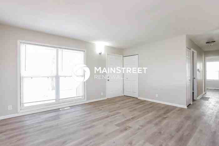 413 N Seminole Dr - Photo 2 of 16