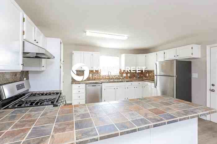 413 N Seminole Dr - Photo 4 of 16