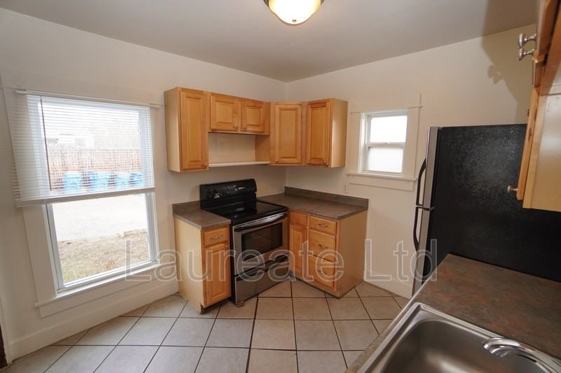 2442 Benton St - Photo 5 of 16