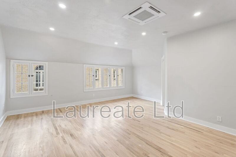 1058 N Pearl St #4 - Photo 2 of 18