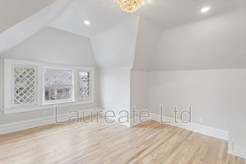 1058 N Pearl St #4 - Photo 6 of 18