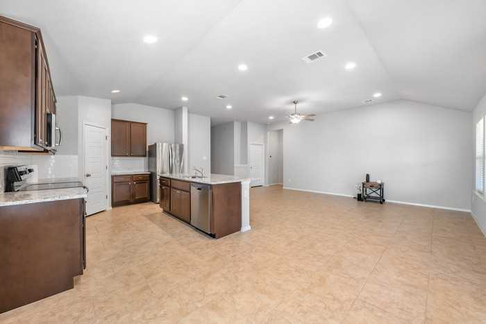 3509 Constitution Dr - Photo 7 of 18