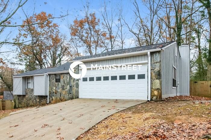 6717 Knollwood Cir - Photo 2 of 17