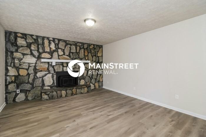 6717 Knollwood Cir - Photo 4 of 17