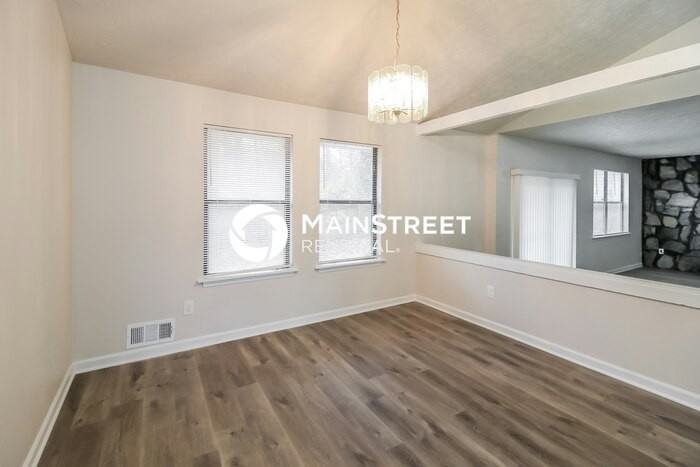 6717 Knollwood Cir - Photo 7 of 17