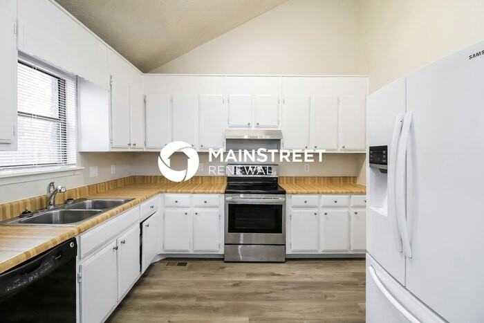 6717 Knollwood Cir - Photo 5 of 17