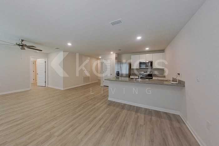 209 Monarch Ln - Photo 4 of 19