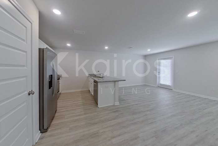 209 Monarch Ln - Photo 5 of 19