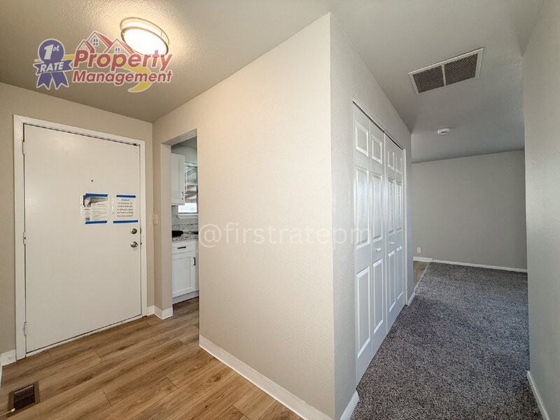 4612 W Freemont St - Photo 4 of 41