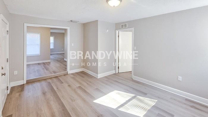 1912 W Grace St - Photo 5 of 24