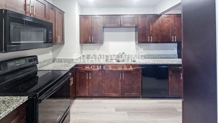 1912 W Grace St - Photo 7 of 24