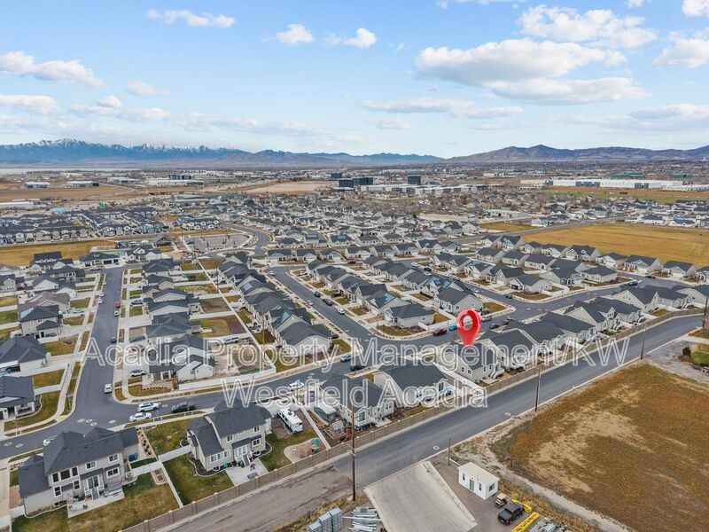 298 N Old Farm Ln - Photo 4 of 47