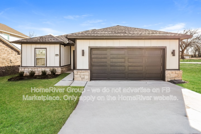 320 W 3rd St - Photo 2 of 21