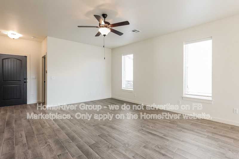 320 W 3rd St - Photo 4 of 21