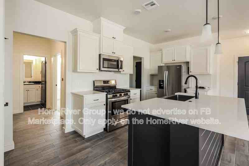 320 W 3rd St - Photo 5 of 21