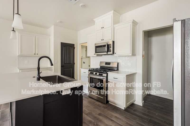 320 W 3rd St - Photo 6 of 21