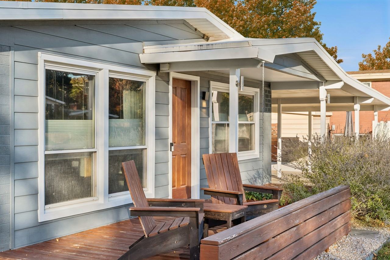 1346 W Phillips Ln #1 - Photo 2 of 34