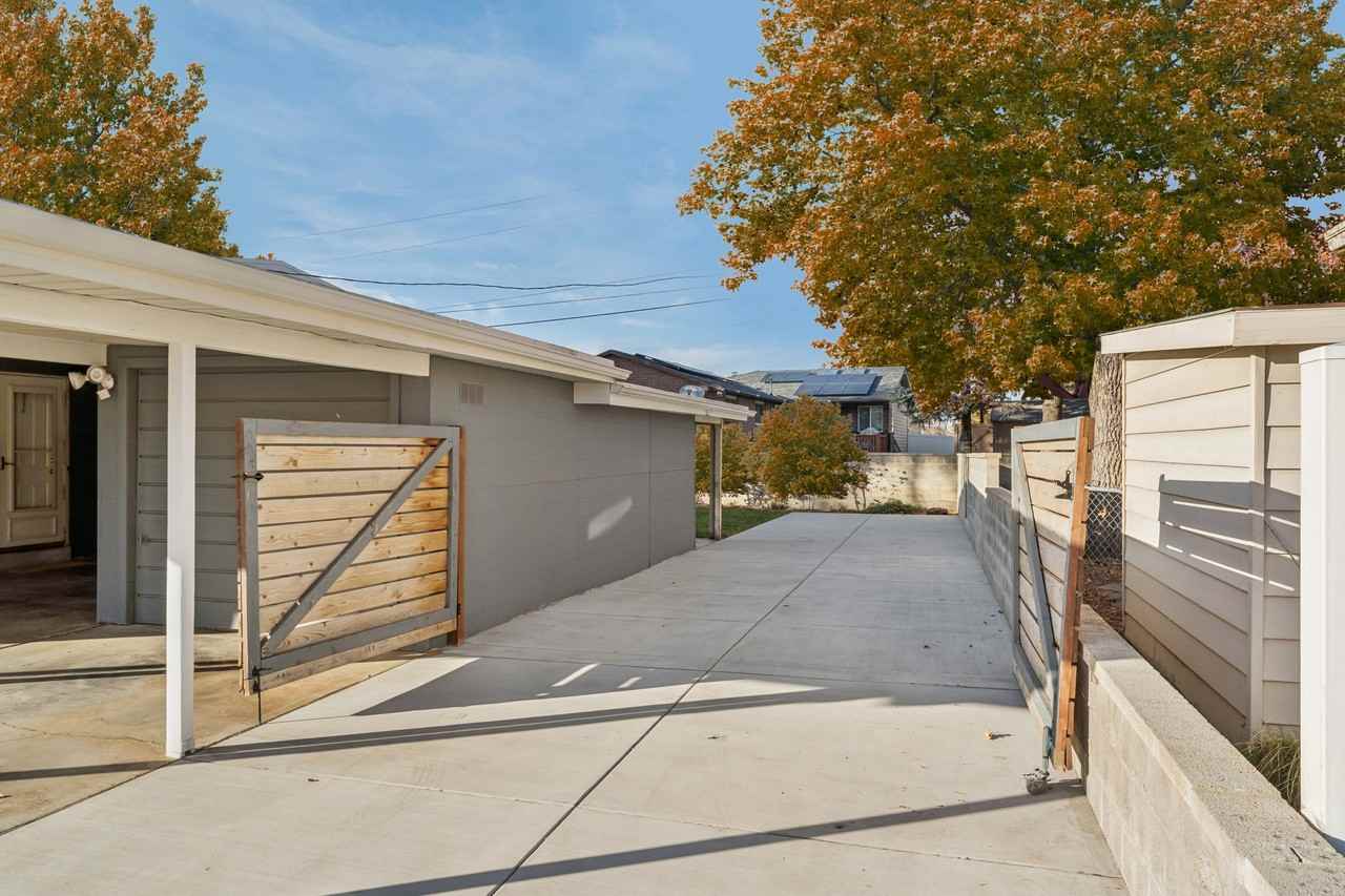 1346 W Phillips Ln #1 - Photo 6 of 34