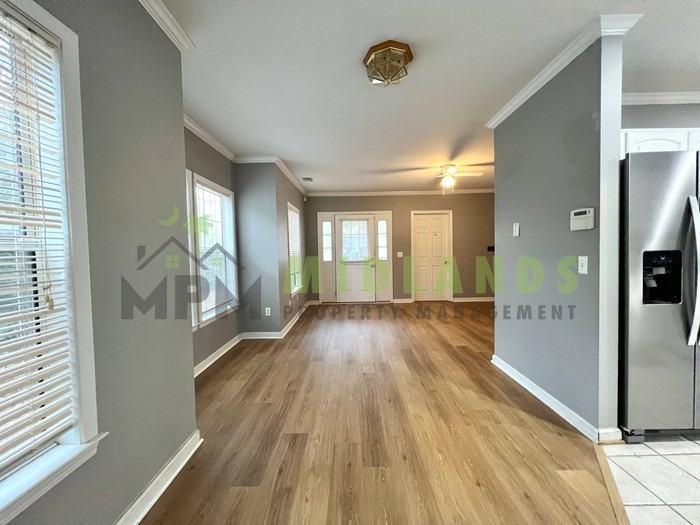 3425 Manor Ave - Photo 7 of 36