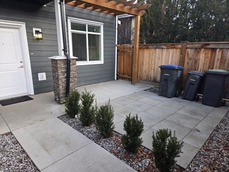 834 Cadder Ave #2 - Photo 3 of 24