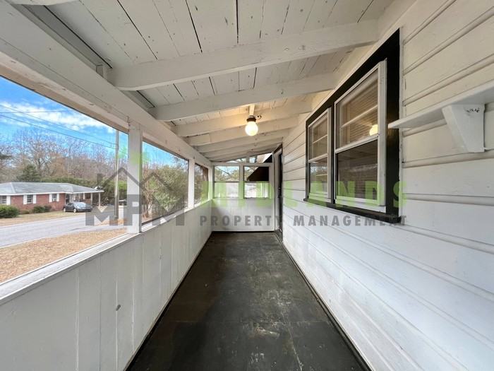 135 Rivelon Rd - Photo 5 of 30