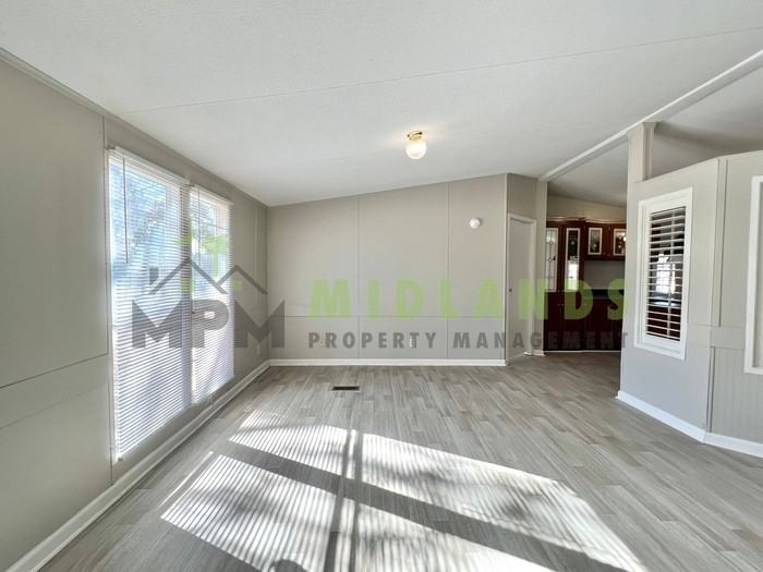 323 Tabor Dr - Photo 4 of 50