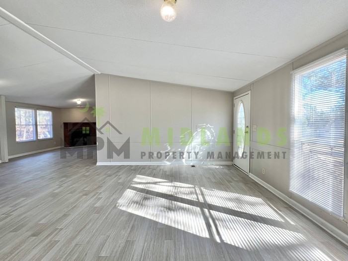 323 Tabor Dr - Photo 5 of 50