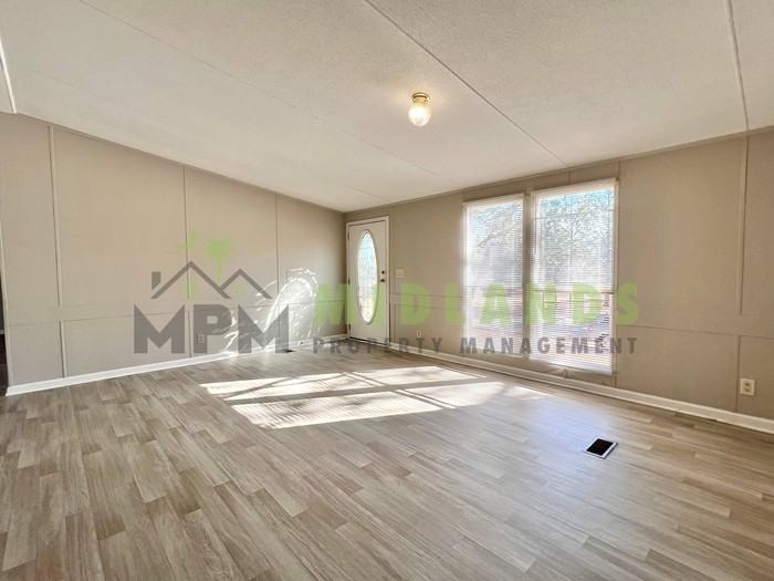 323 Tabor Dr - Photo 6 of 50