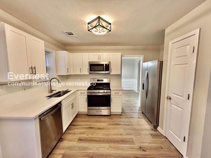 2250 Winthrope Way Dr - Photo 4 of 38