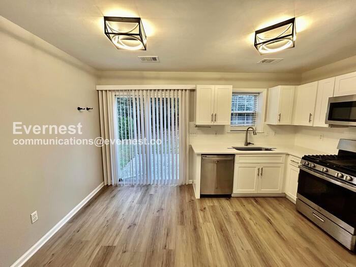 2250 Winthrope Way Dr - Photo 5 of 38