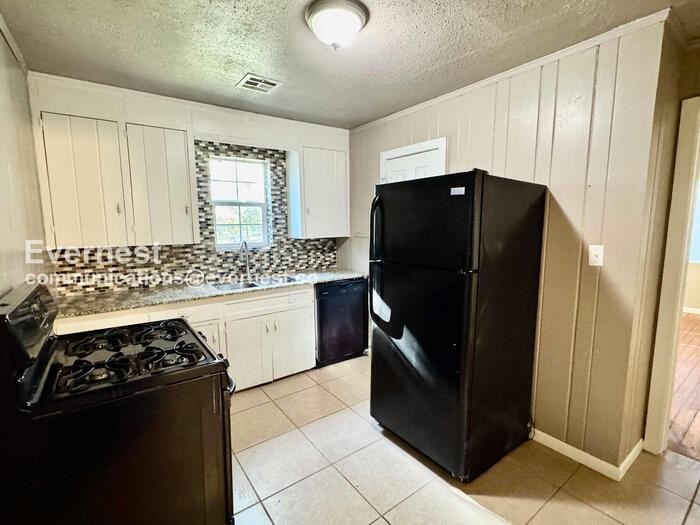 917 S Urbana Ave #A - Photo 2 of 19