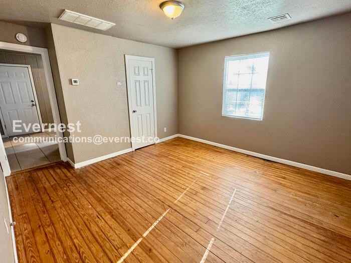 917 S Urbana Ave #A - Photo 7 of 19