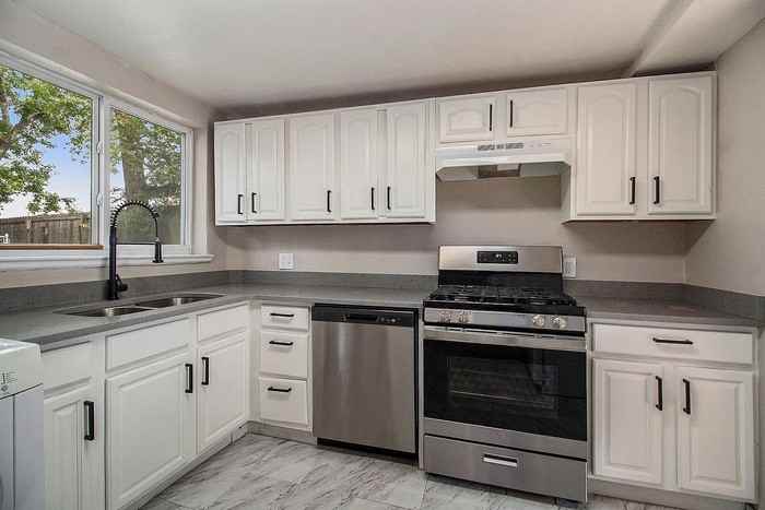 956 Winona Ct - Photo 4 of 20