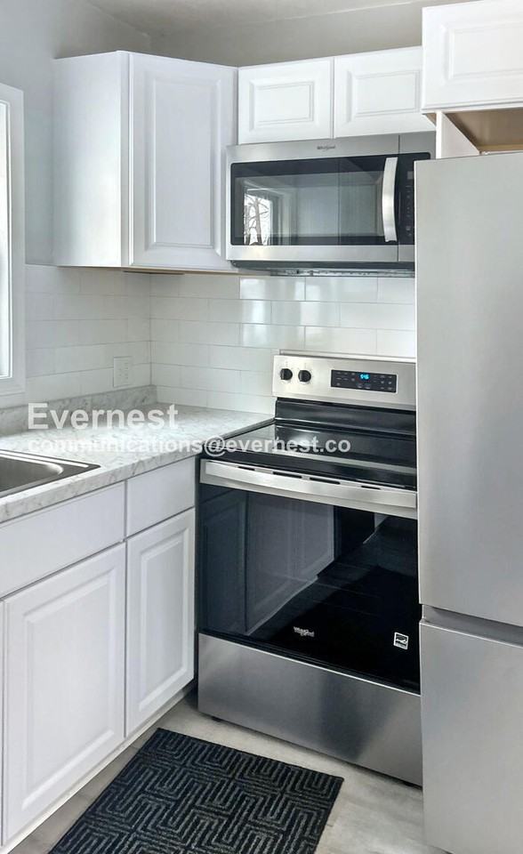 1270 Moore St - Photo 3 of 25