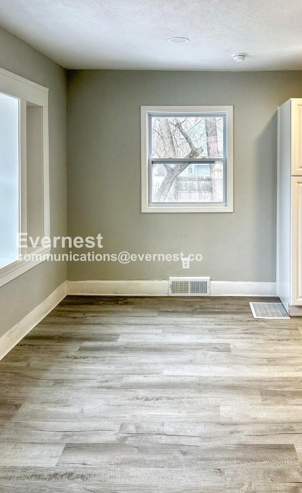 1270 Moore St - Photo 5 of 25