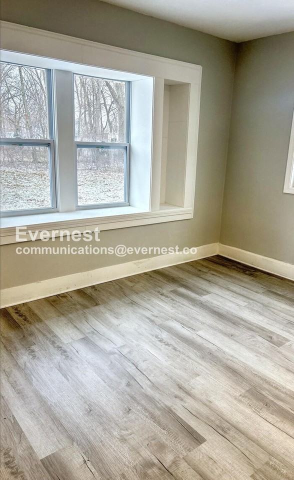 1270 Moore St - Photo 6 of 25