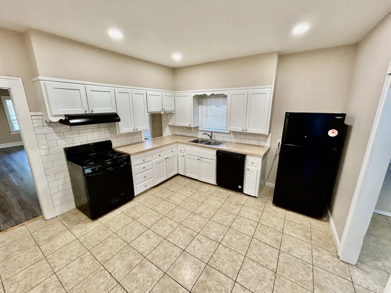 804 E 13th St #1 - Photo 4 of 11