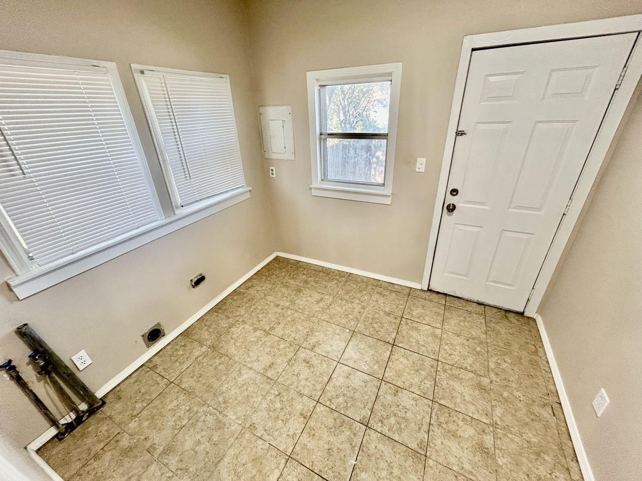 804 E 13th St #1 - Photo 5 of 11